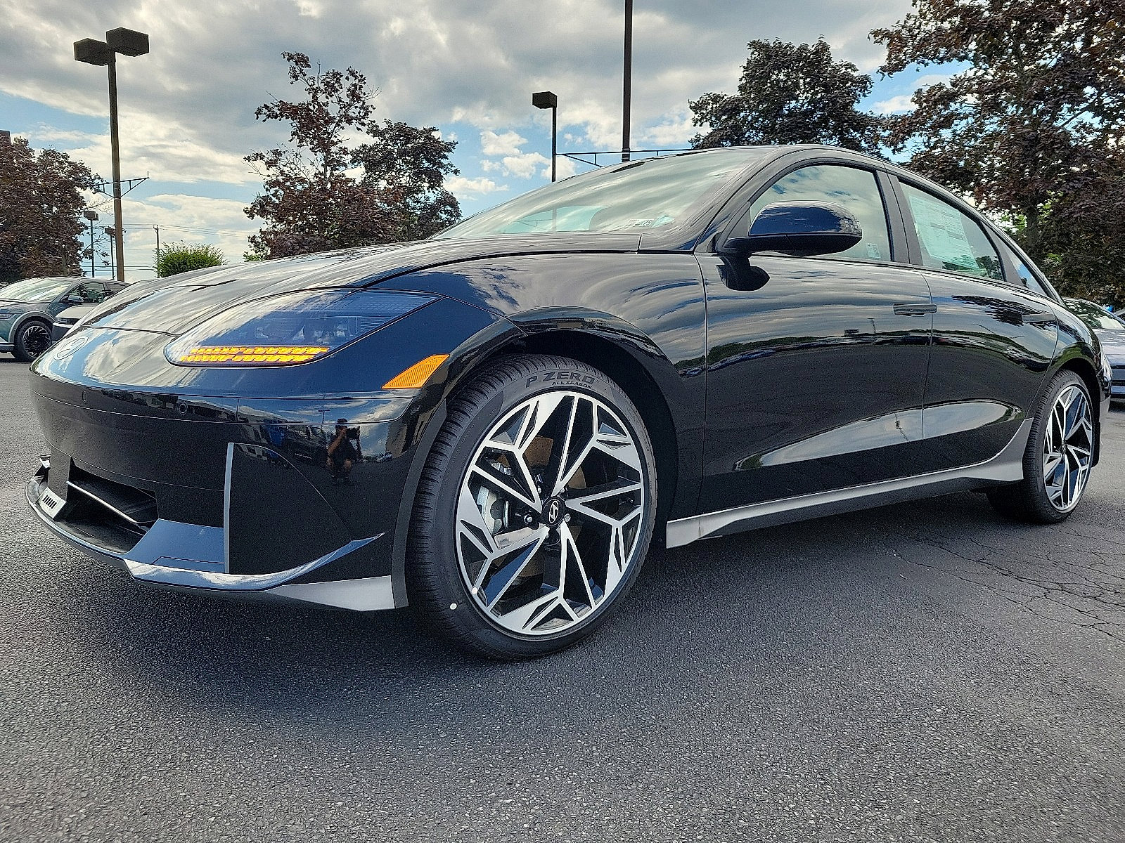 Used 2024 Hyundai Ioniq 6 SEL image 2