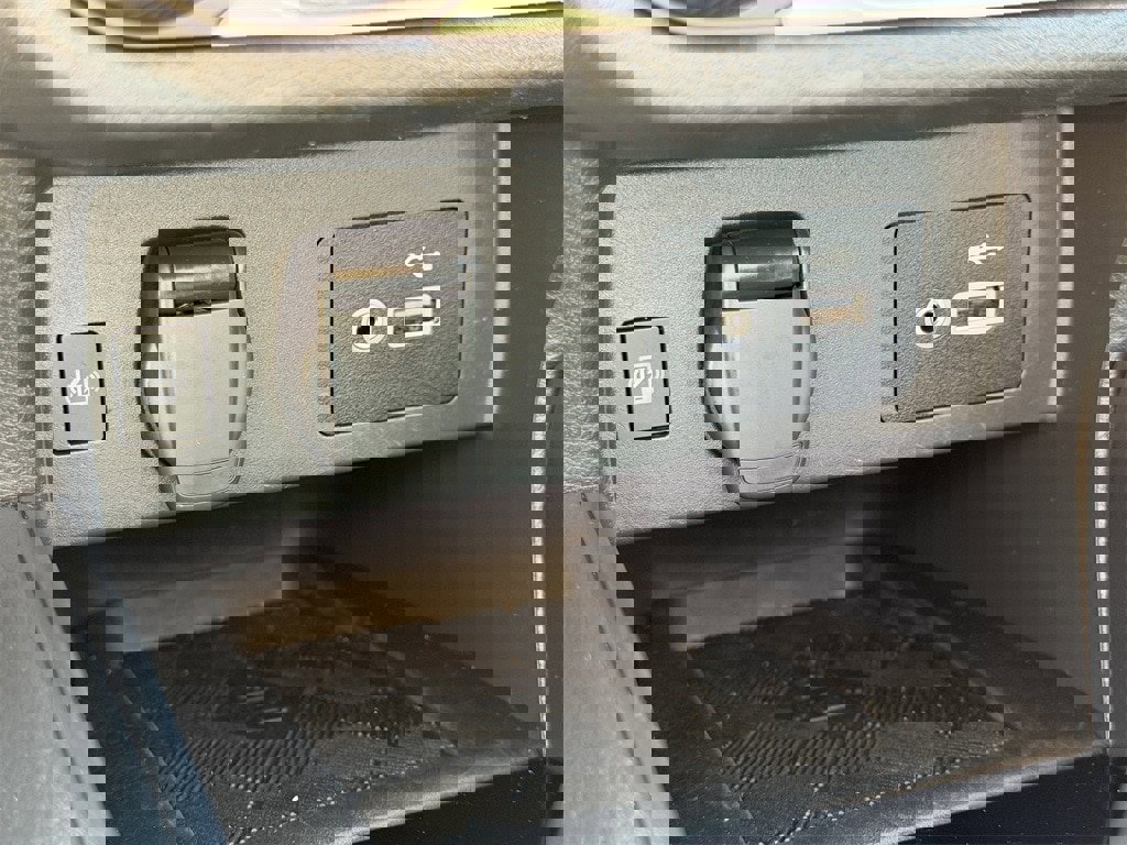 Used 2025 Nissan Versa SV image 20