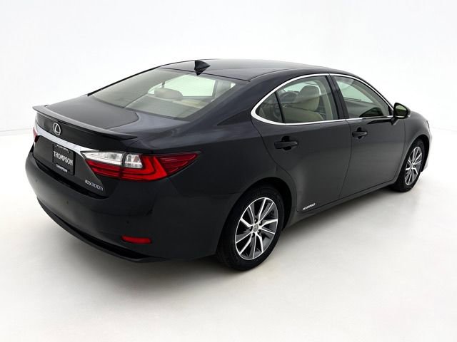 Used 2016 Lexus ES 300h w/ Luxury Package w/Wood Trim FWD image 11