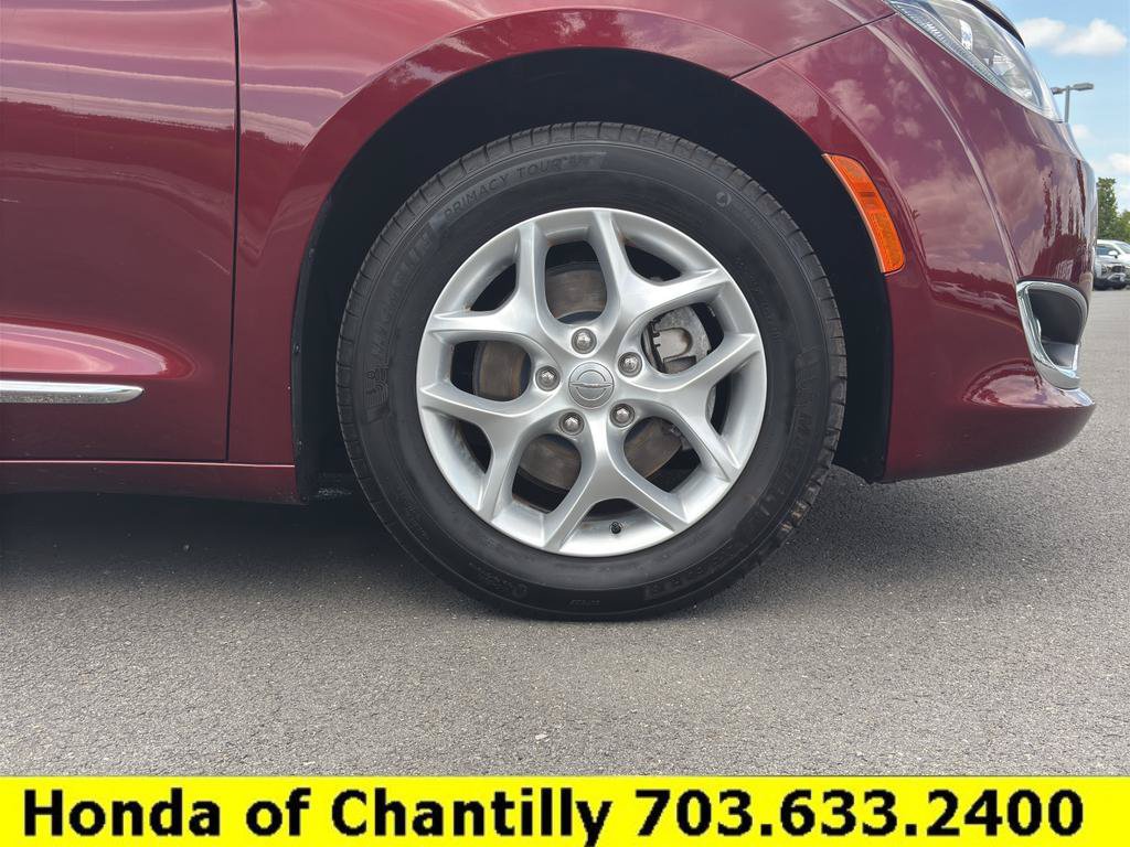 Used 2017 Chrysler Pacifica Touring-L w/ Tire & Wheel Group FWD image 26
