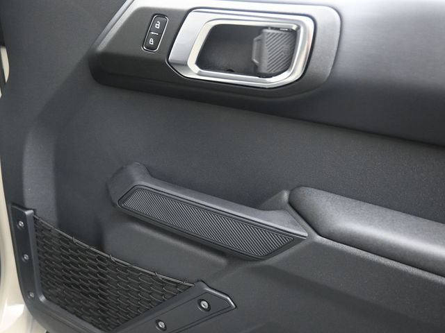 Used 2025 Ford Bronco Badlands AWD/4WD image 15