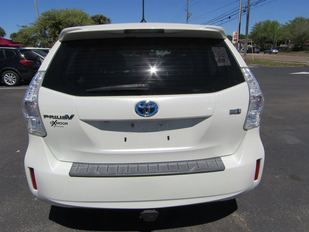 Used 2014 Toyota Prius V Two FWD image 3