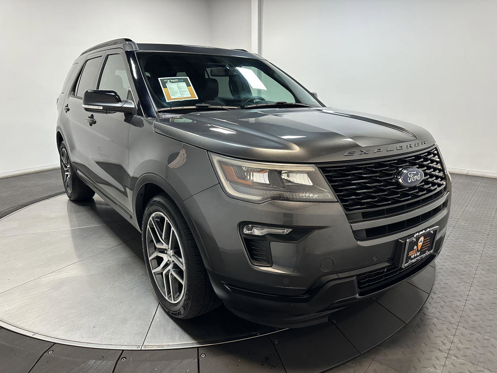 Used 2018 Ford Explorer Sport image 2