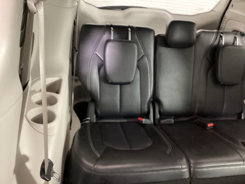 Used 2024 Chrysler Pacifica Touring-L image 11