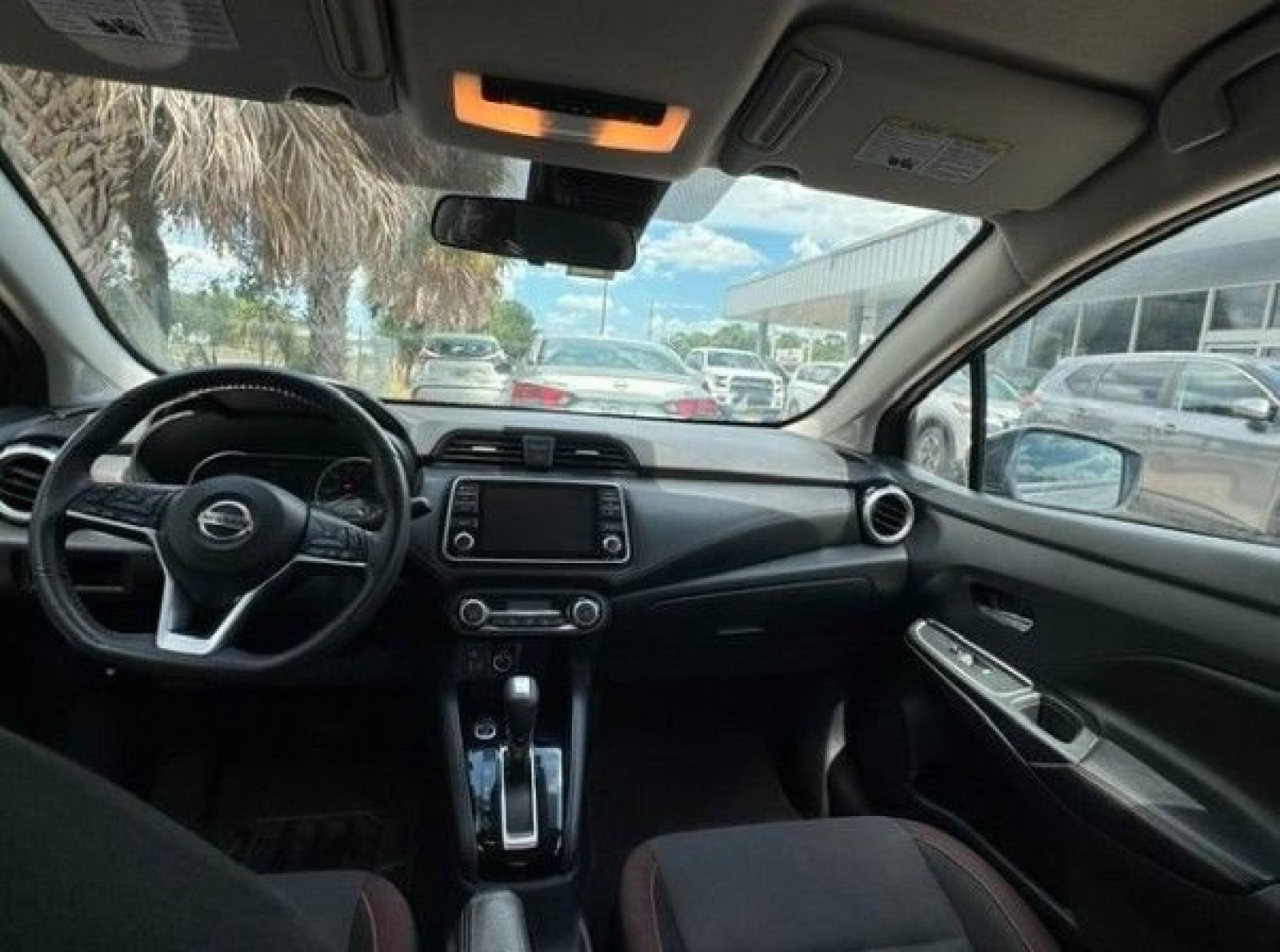 Used 2022 Nissan Versa SR FWD image 12