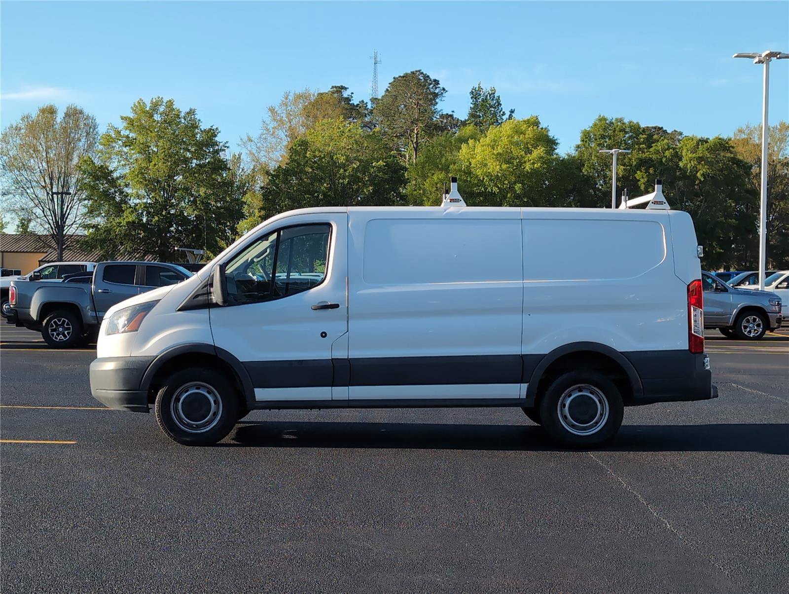 Used 2017 Ford Transit 250 130 Low Roof RWD image 2