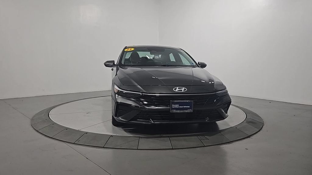 Certified 2025 Hyundai Elantra Limited w/ Cargo Package FWD image 10