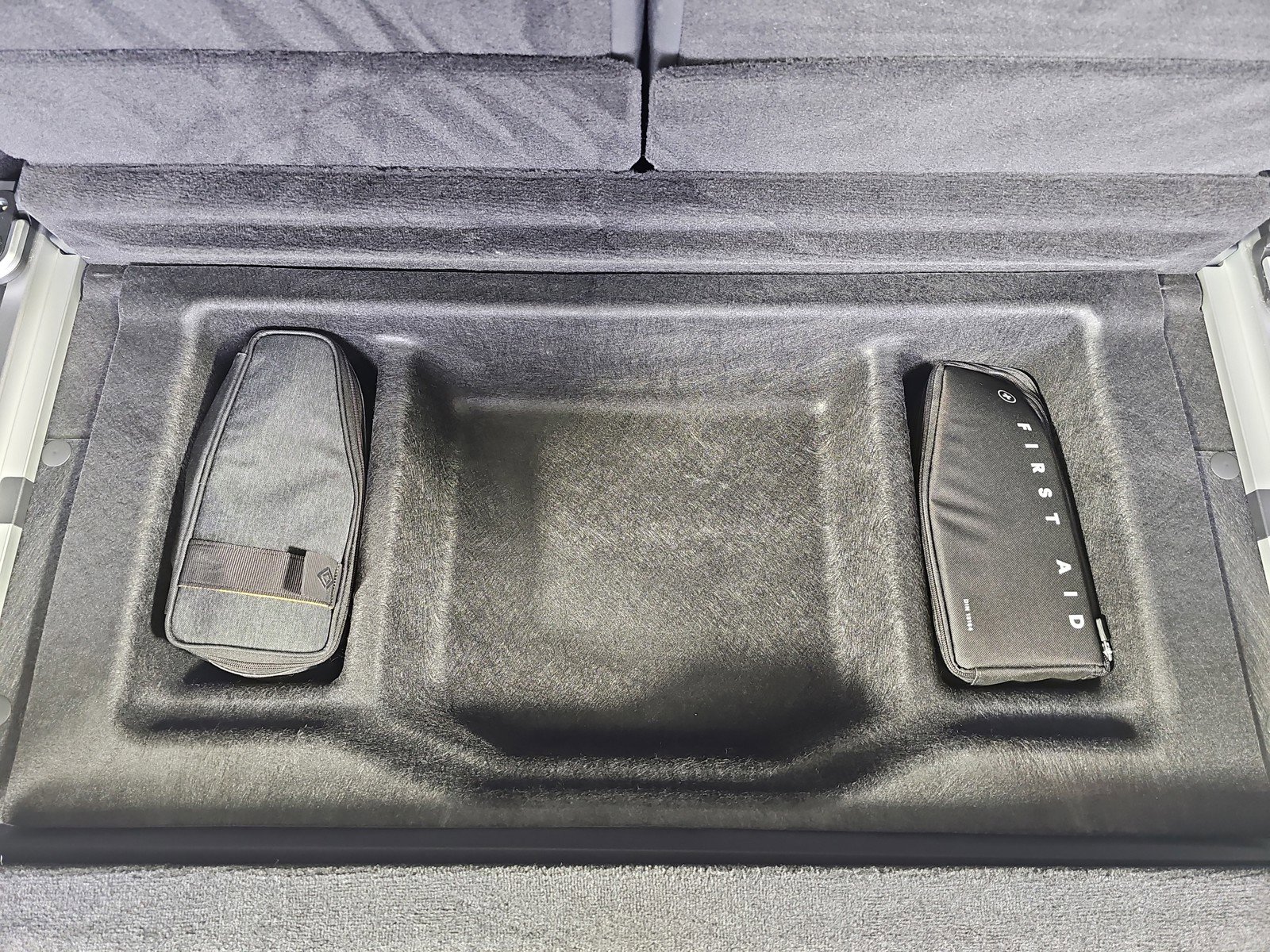 Used 2024 Rivian R1S Adventure image 32