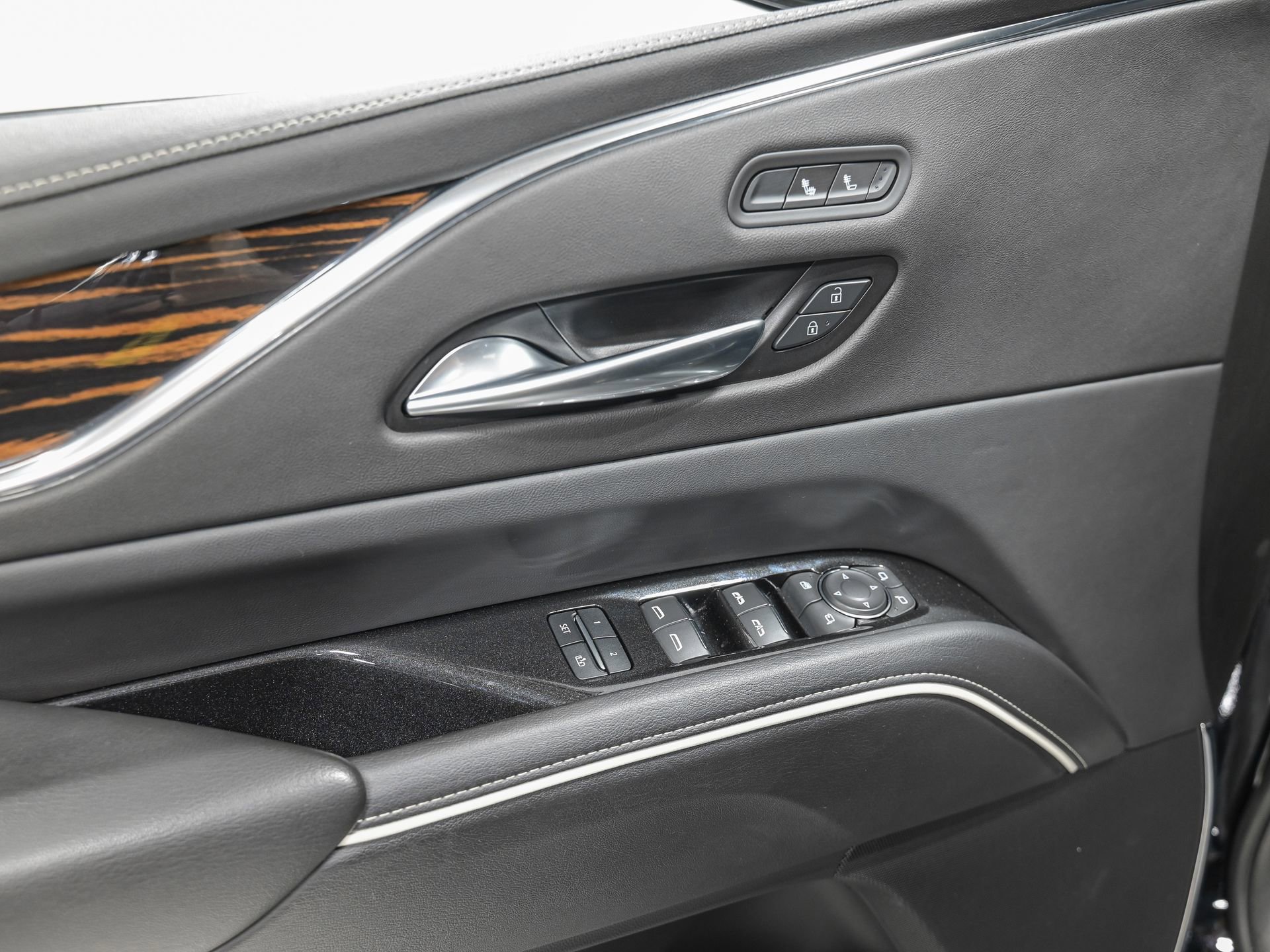 Used 2023 Cadillac Escalade ESV Luxury image 13