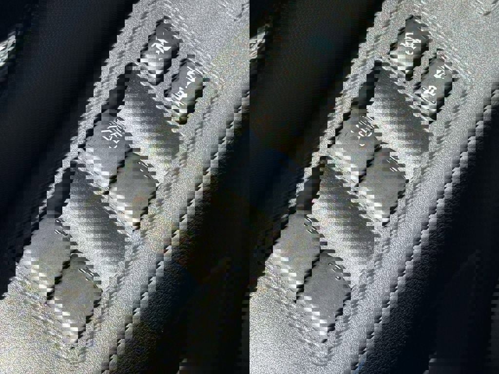 Used 2023 Nissan Frontier SV image 18