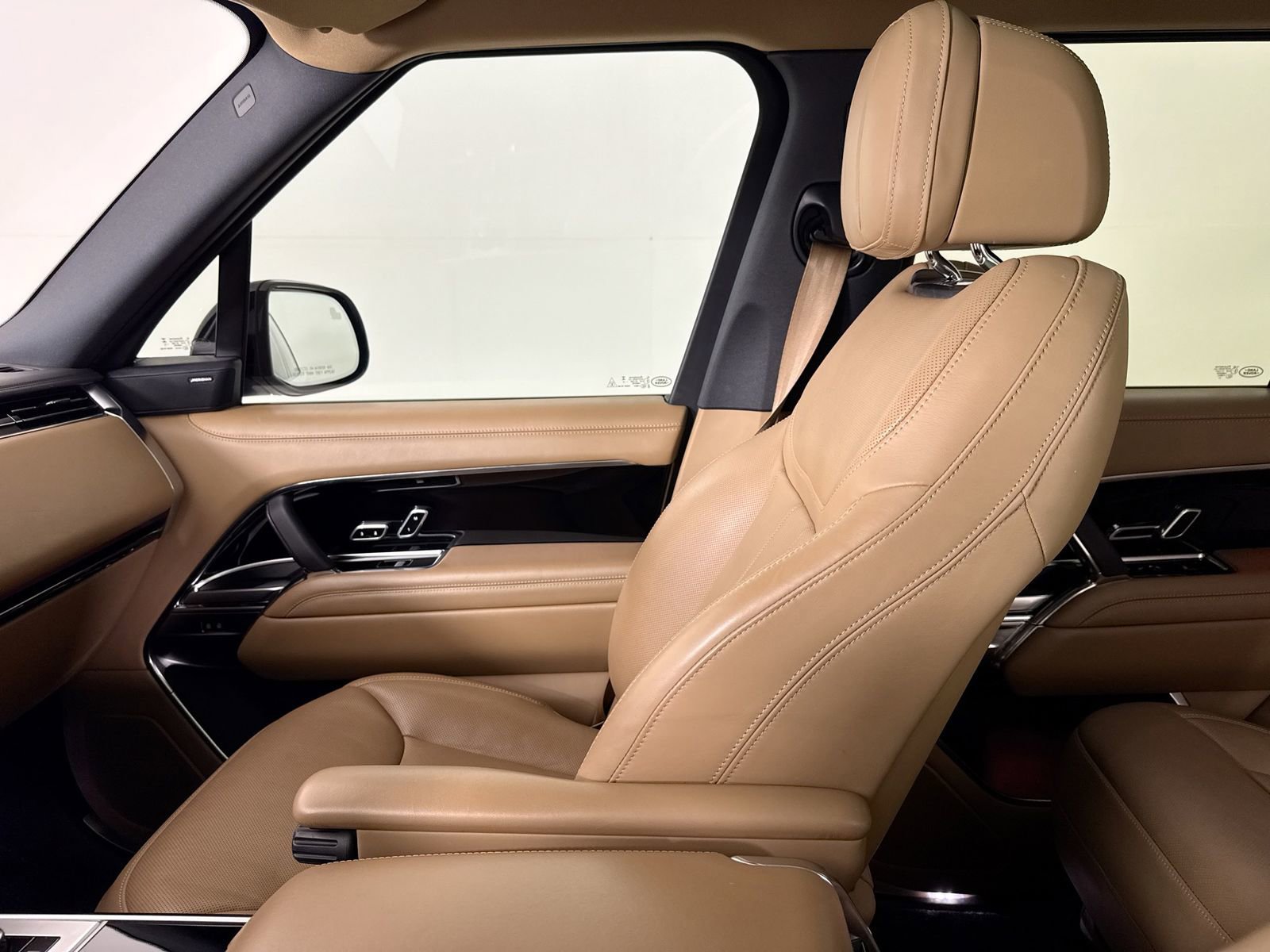 Used 2023 Land Rover Range Rover SE image 26