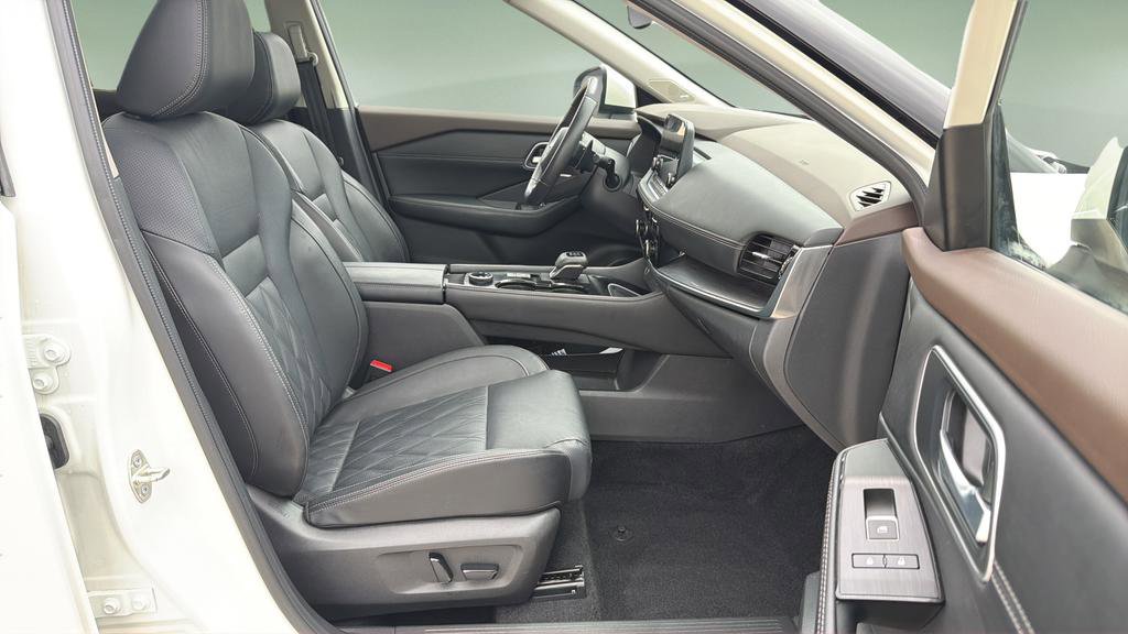 Certified 2023 Nissan Rogue Platinum AWD/4WD image 11
