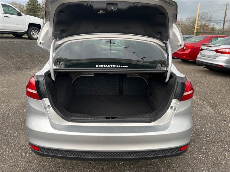 Used 2015 Ford Focus SE w/ Equipment Group 201A FWD image 8