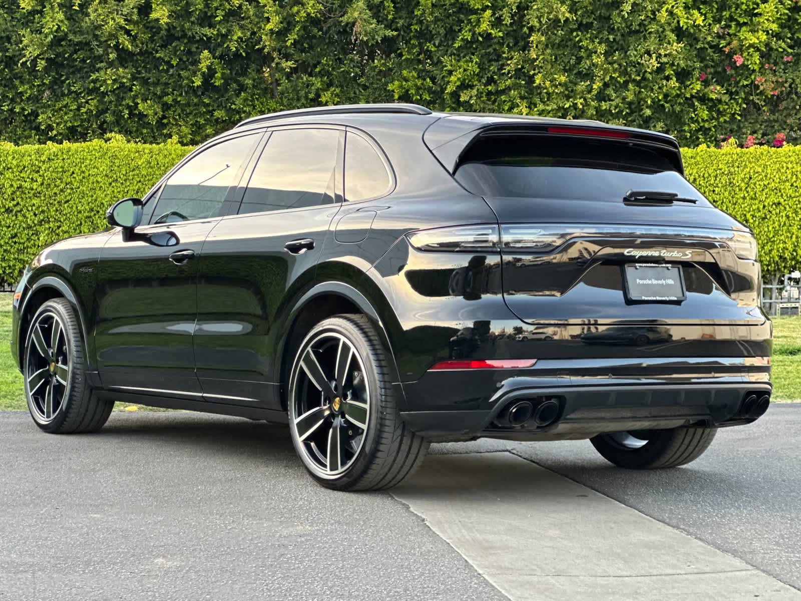 Used 2023 Porsche Cayenne Turbo S AWD/4WD image 3