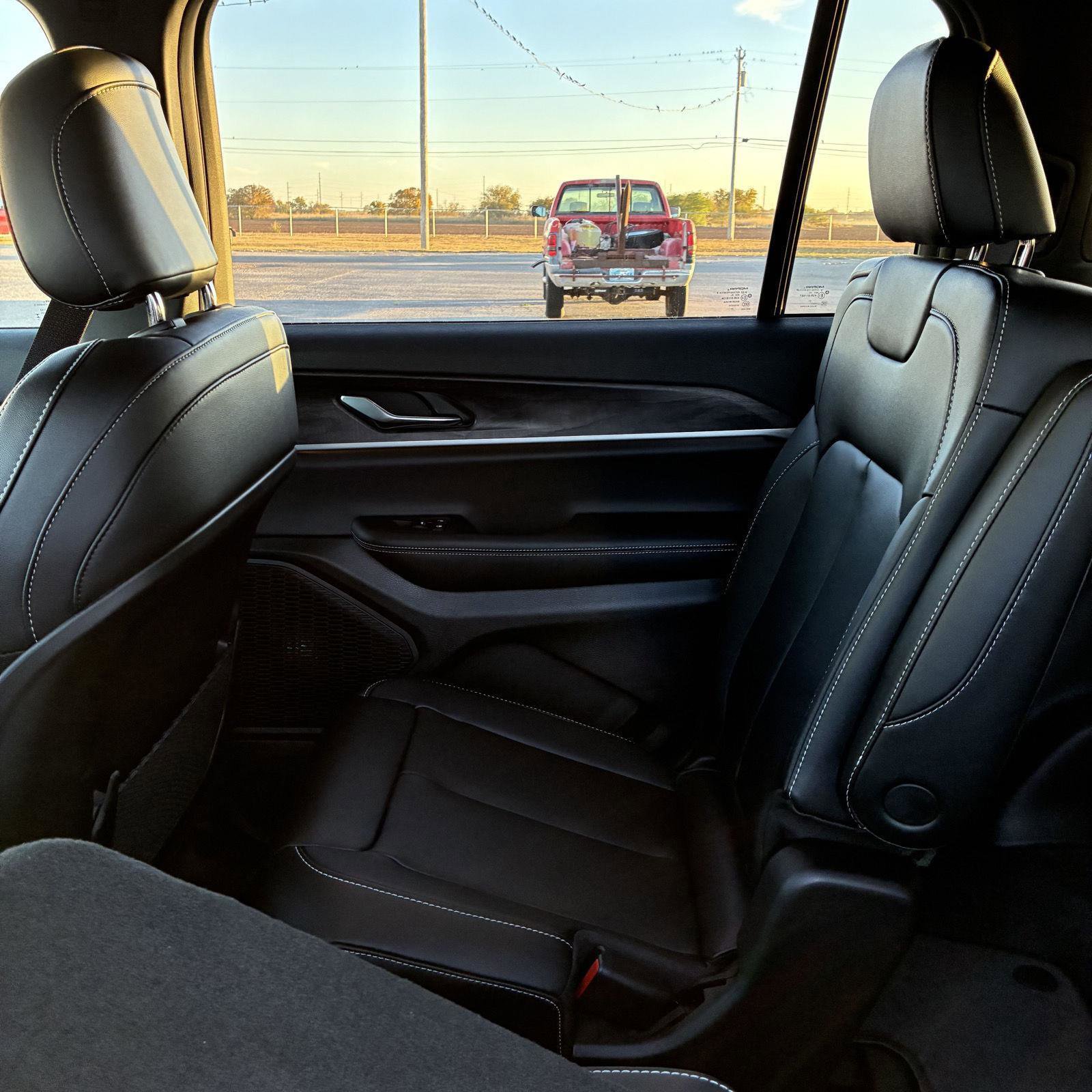 New 2025 Jeep Grand Cherokee L Limited w/ Black Appearance Package image 9