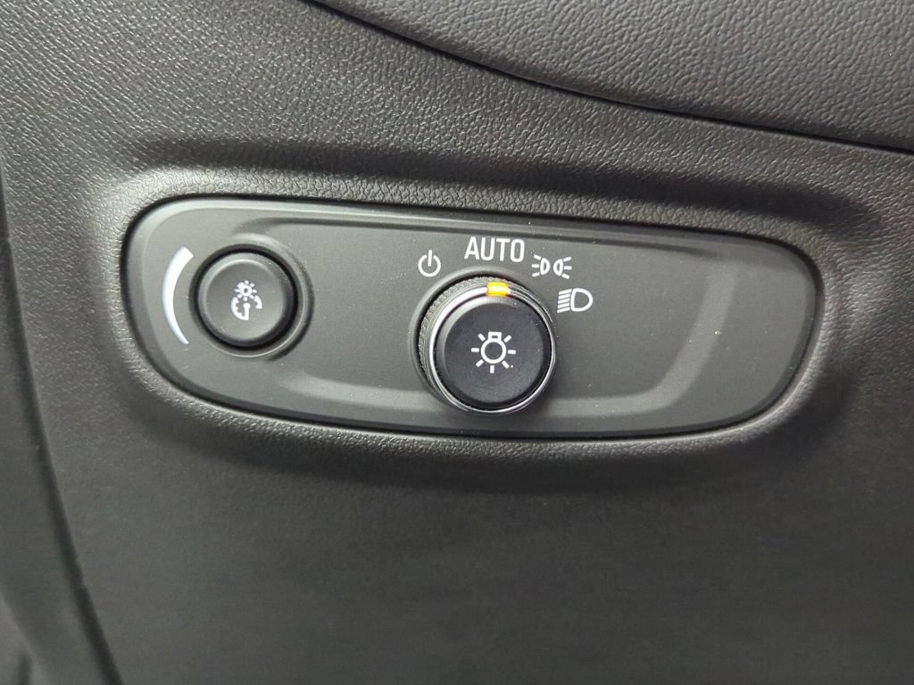 Used 2023 Chevrolet Equinox LT FWD image 11