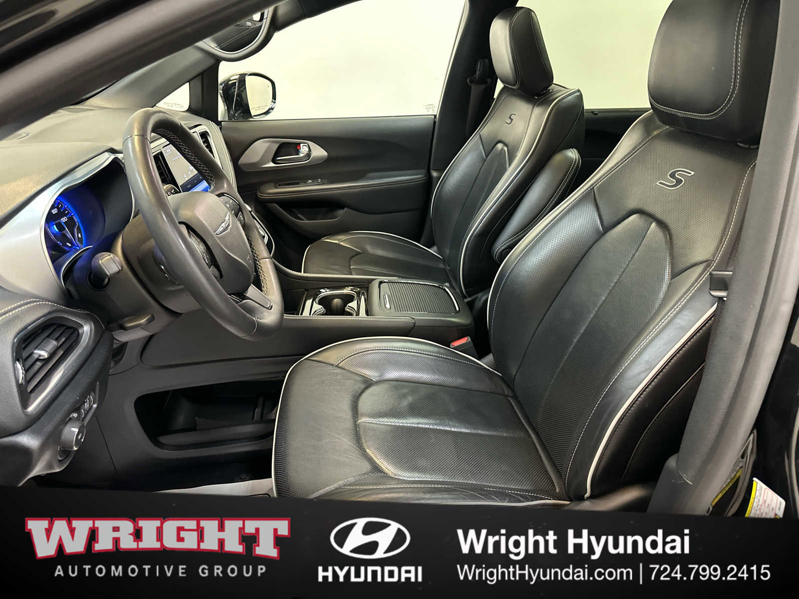 Used 2025 Chrysler Pacifica Limited image 11