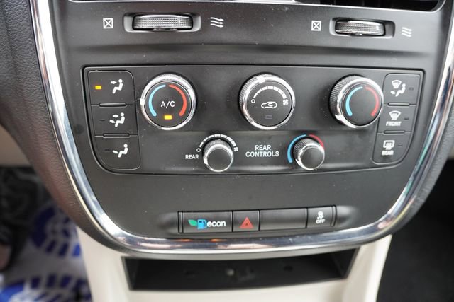 Used 2018 Dodge Grand Caravan SXT FWD image 28