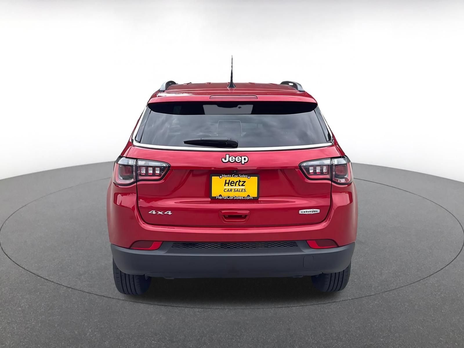Used 2025 Jeep Compass Latitude AWD/4WD image 8