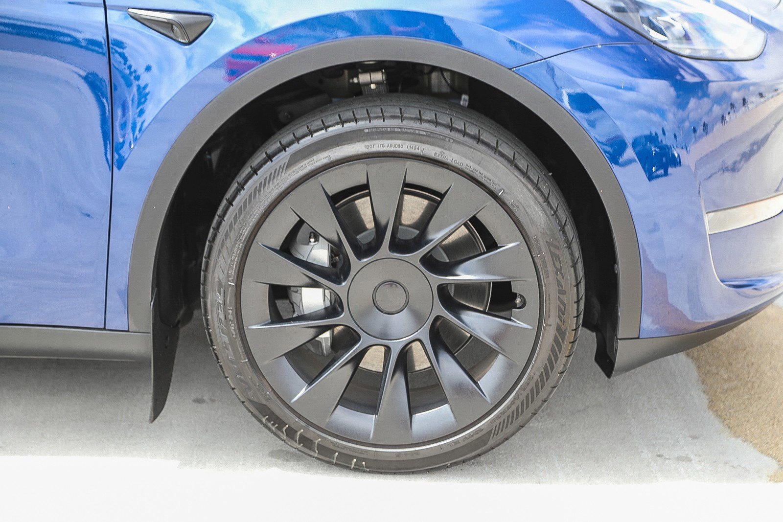 Used 2024 Tesla Model Y Long Range RWD image 10