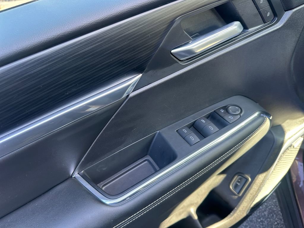 Used 2025 GMC Acadia Elevation image 28