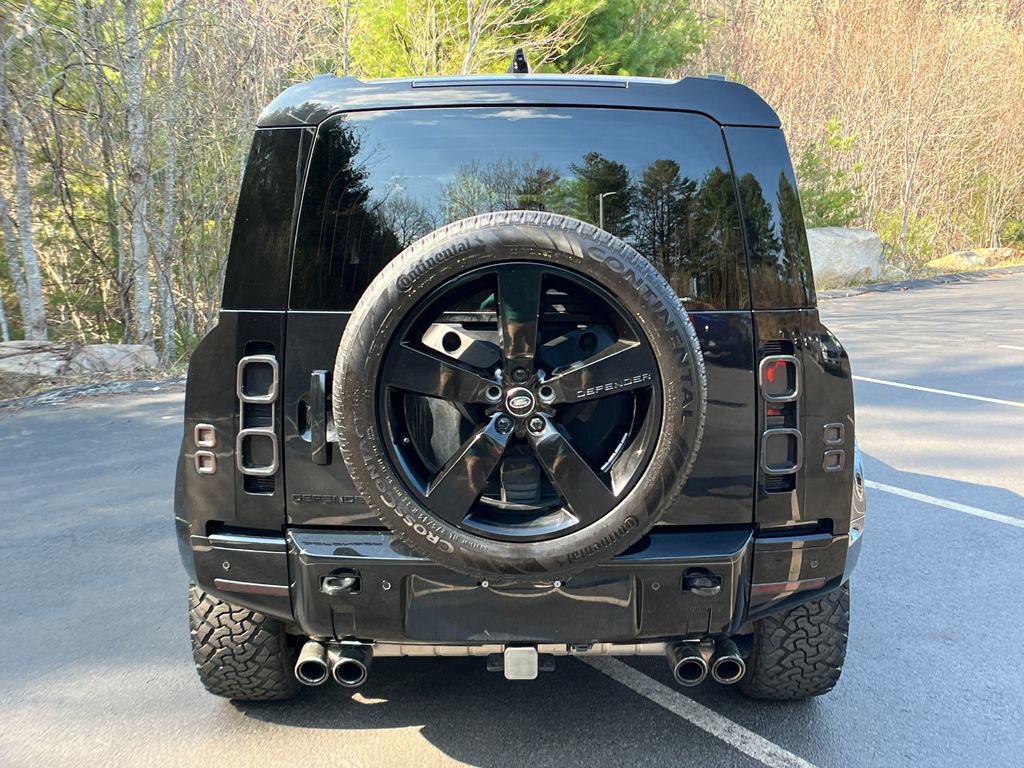 Used 2024 Land Rover Defender 110 X-Dynamic SE image 4