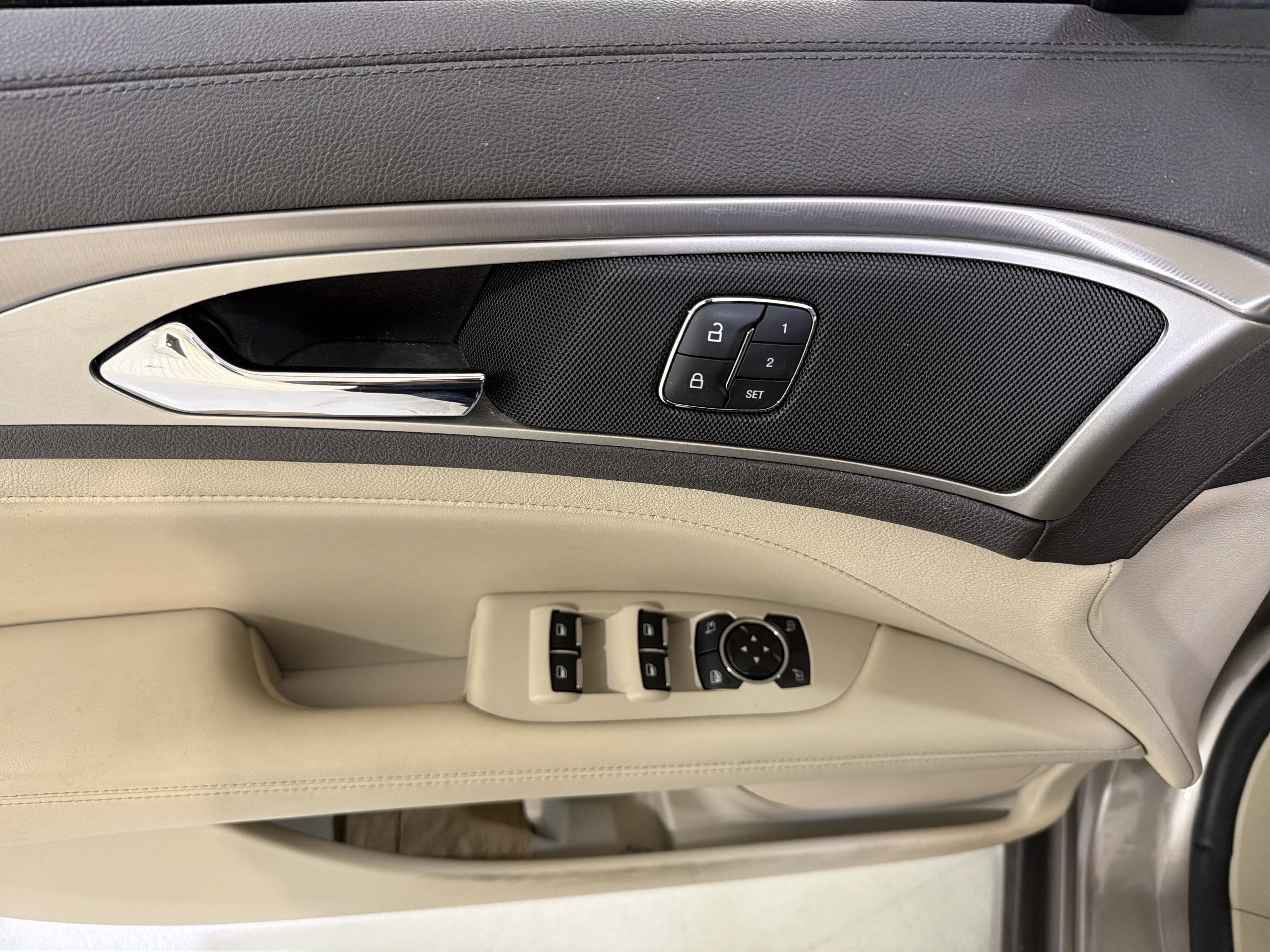 Used 2020 Lincoln MKZ w/ Convenience Package FWD image 14