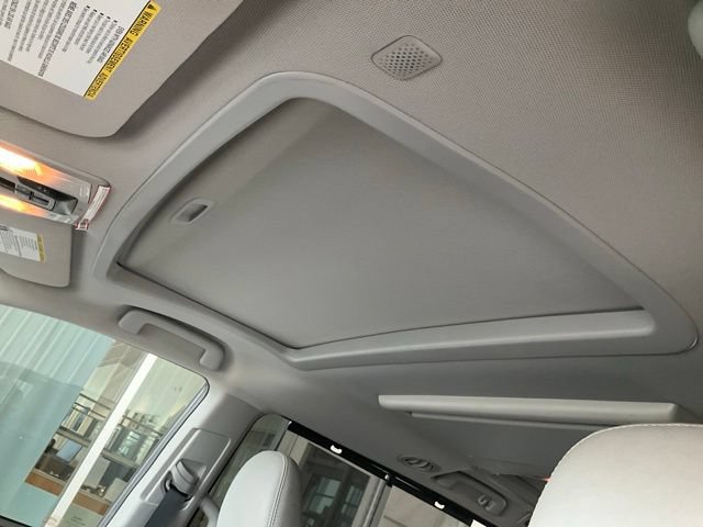 Used 2020 Toyota Sienna Limited Premium FWD image 6
