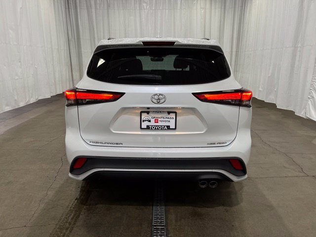 Used 2023 Toyota Highlander XSE AWD/4WD image 6