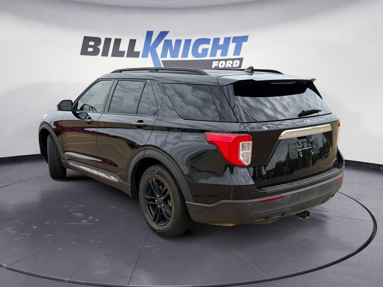 Used 2020 Ford Explorer XLT RWD image 3