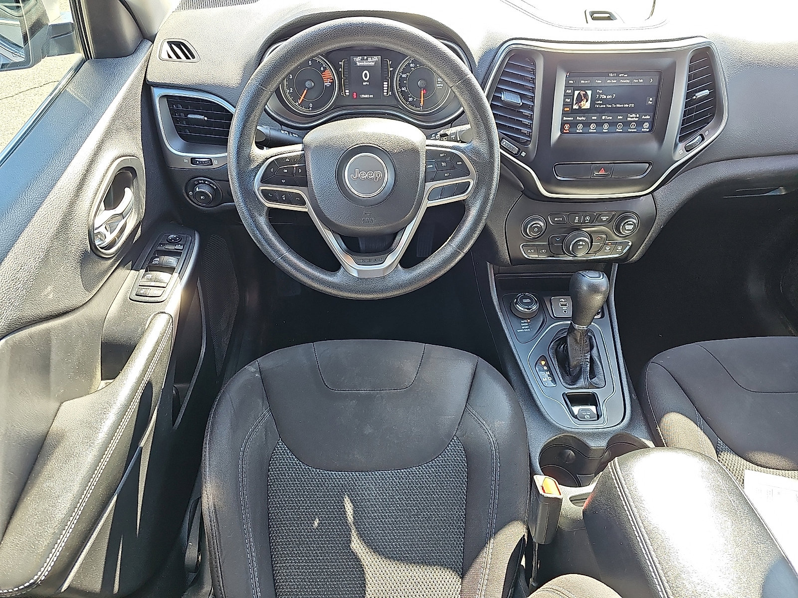 Used 2019 Jeep Cherokee Latitude w/ Popular Appearance Group image 11