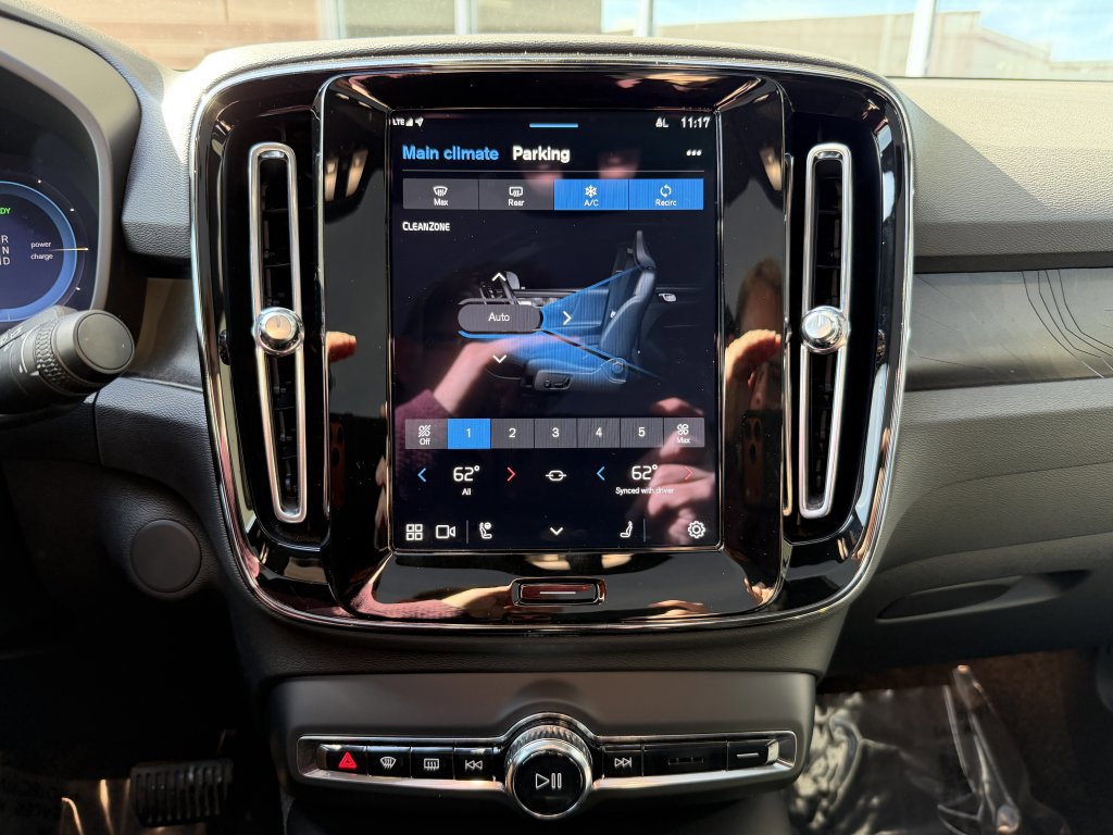 Used 2024 Volvo C40 P8 Recharge Ultimate w/ Protection Package Premier image 21