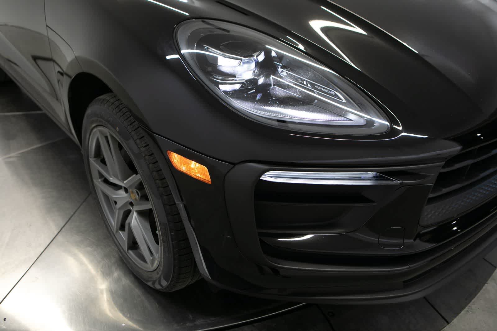 Certified 2022 Porsche Macan AWD/4WD image 12