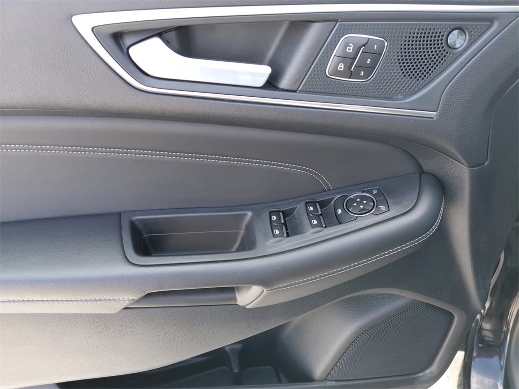 Used 2024 Ford Edge Titanium image 35