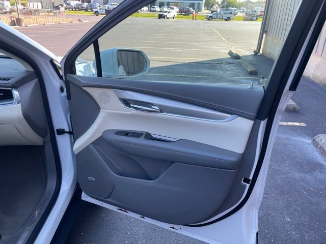 Used 2017 Cadillac XT5 Luxury w/ Driver Awareness Package AWD/4WD image 46