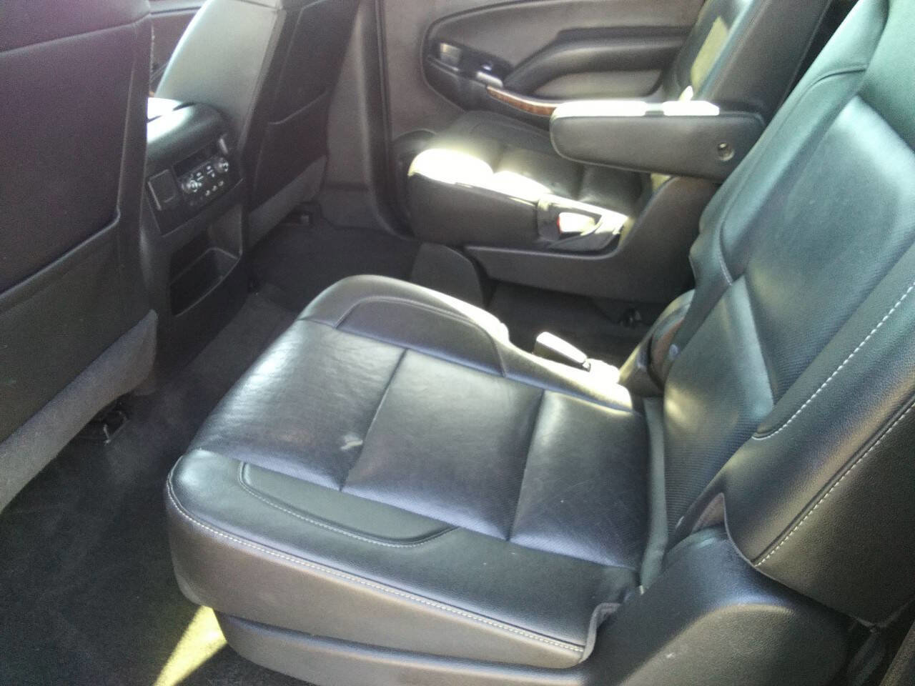 Used 2018 Chevrolet Suburban Premier image 17