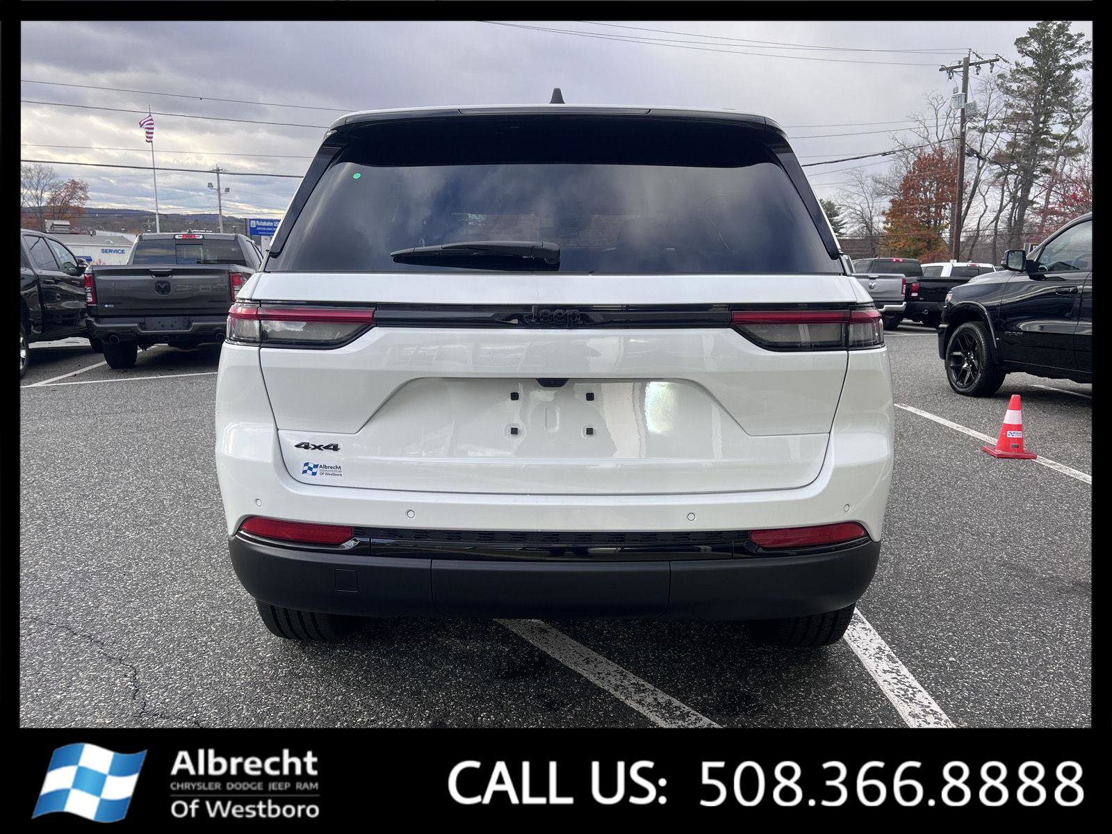 New 2025 Jeep Grand Cherokee Altitude image 4