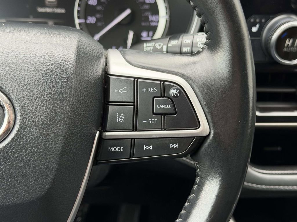 Used 2022 Toyota Highlander XLE image 10