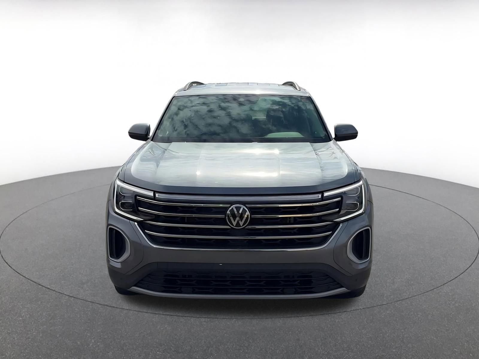 Used 2025 Volkswagen Atlas SE image 4