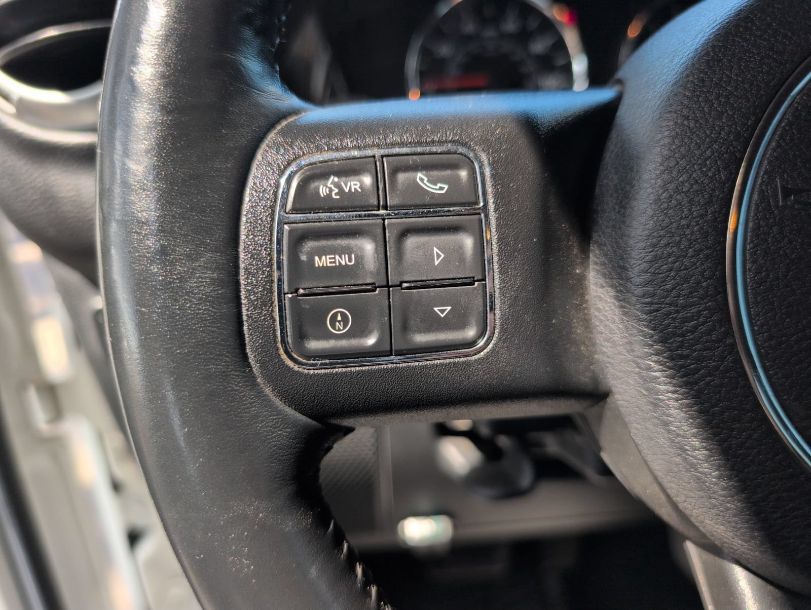 Used 2016 Jeep Wrangler Unlimited Rubicon w/ Connectivity Group AWD/4WD image 11