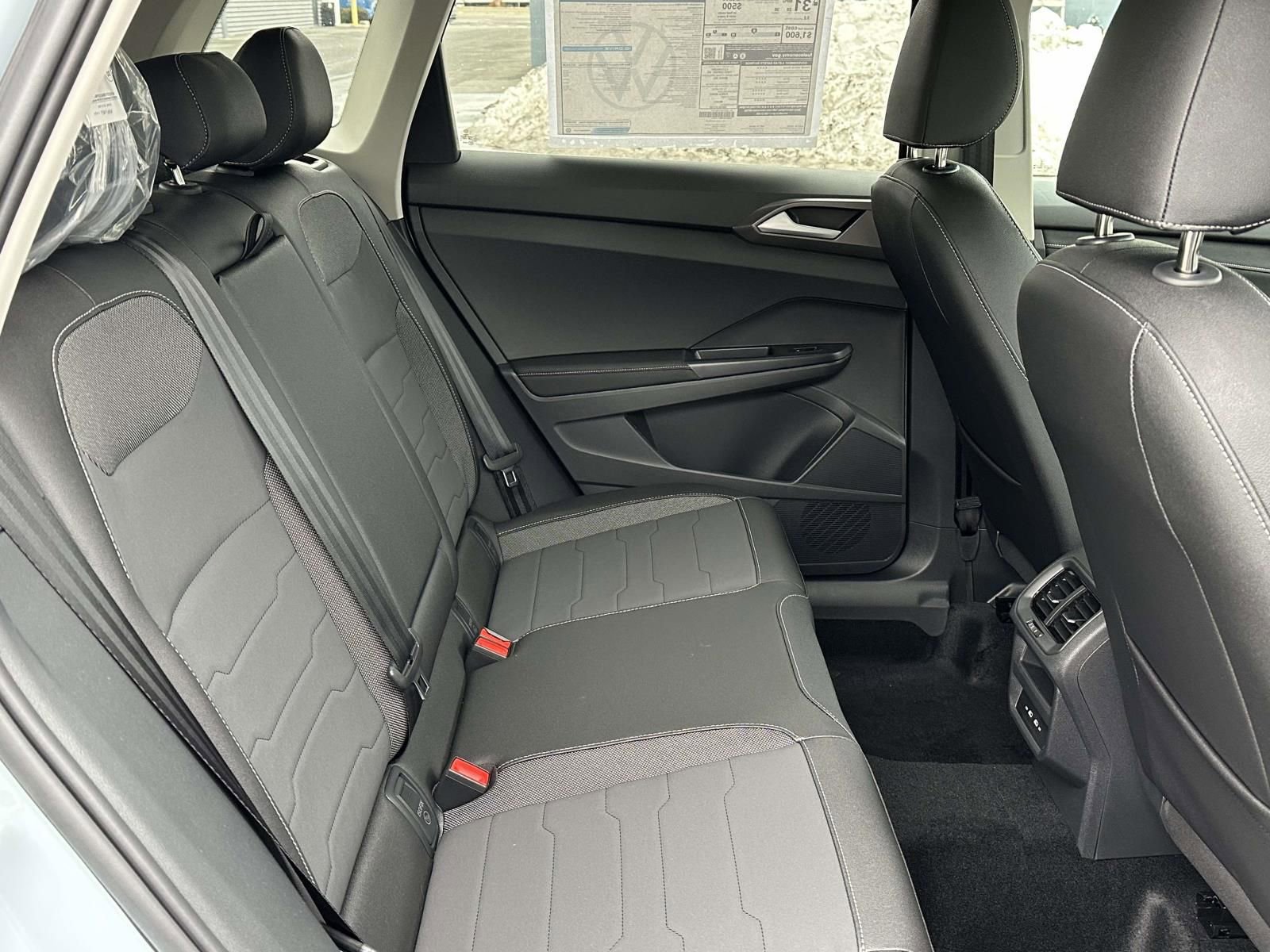 New 2026 Volkswagen Taos SE image 15