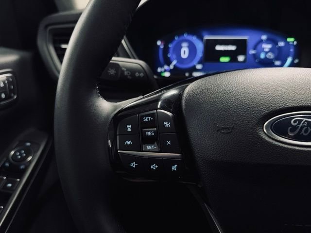 Used 2022 Ford Escape Titanium AWD/4WD image 25