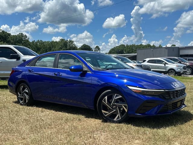 Used 2024 Hyundai Elantra SEL w/ Convenience Package image 9