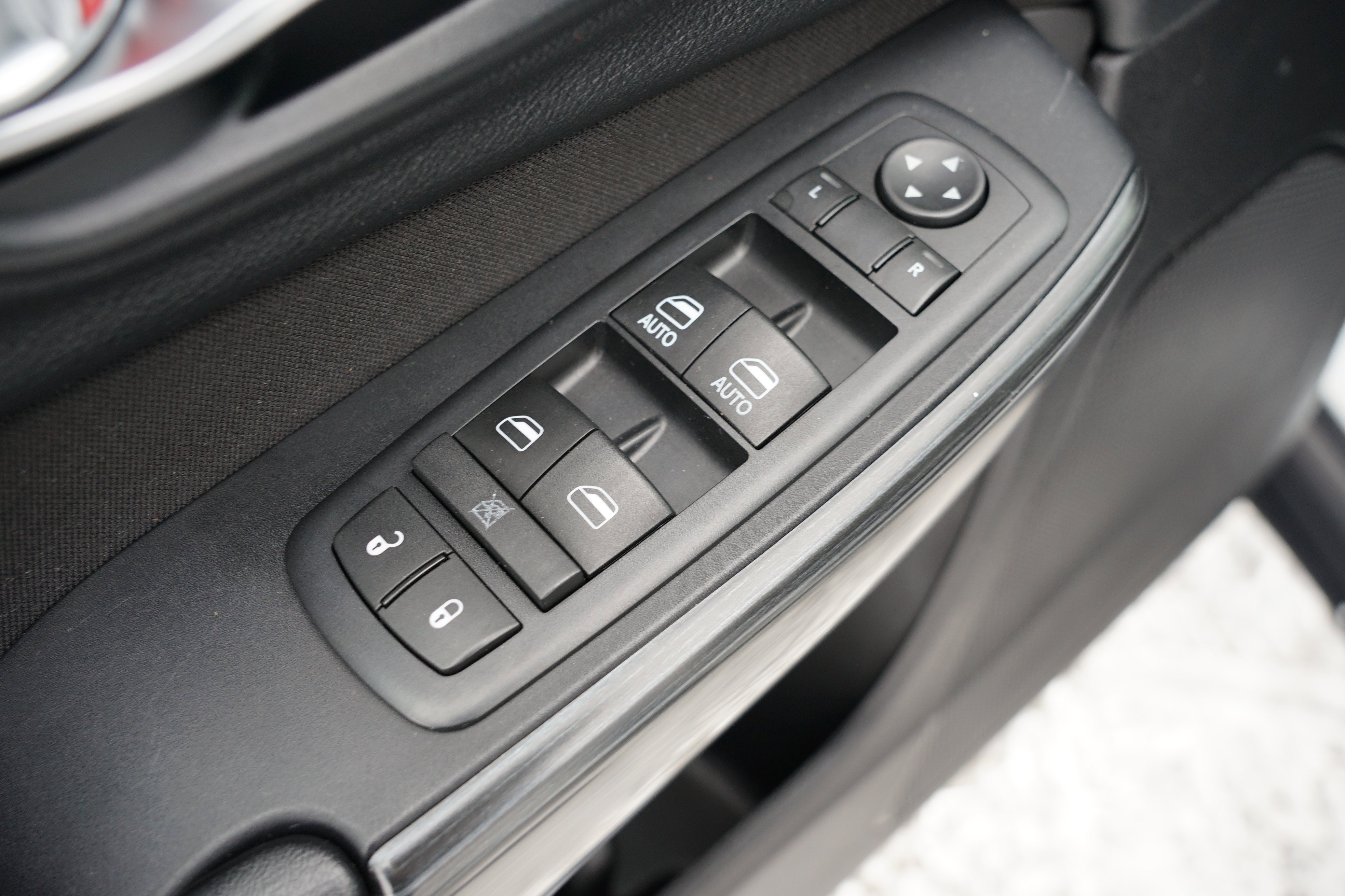 Used 2016 Jeep Cherokee Latitude w/ Cold Weather Group image 16