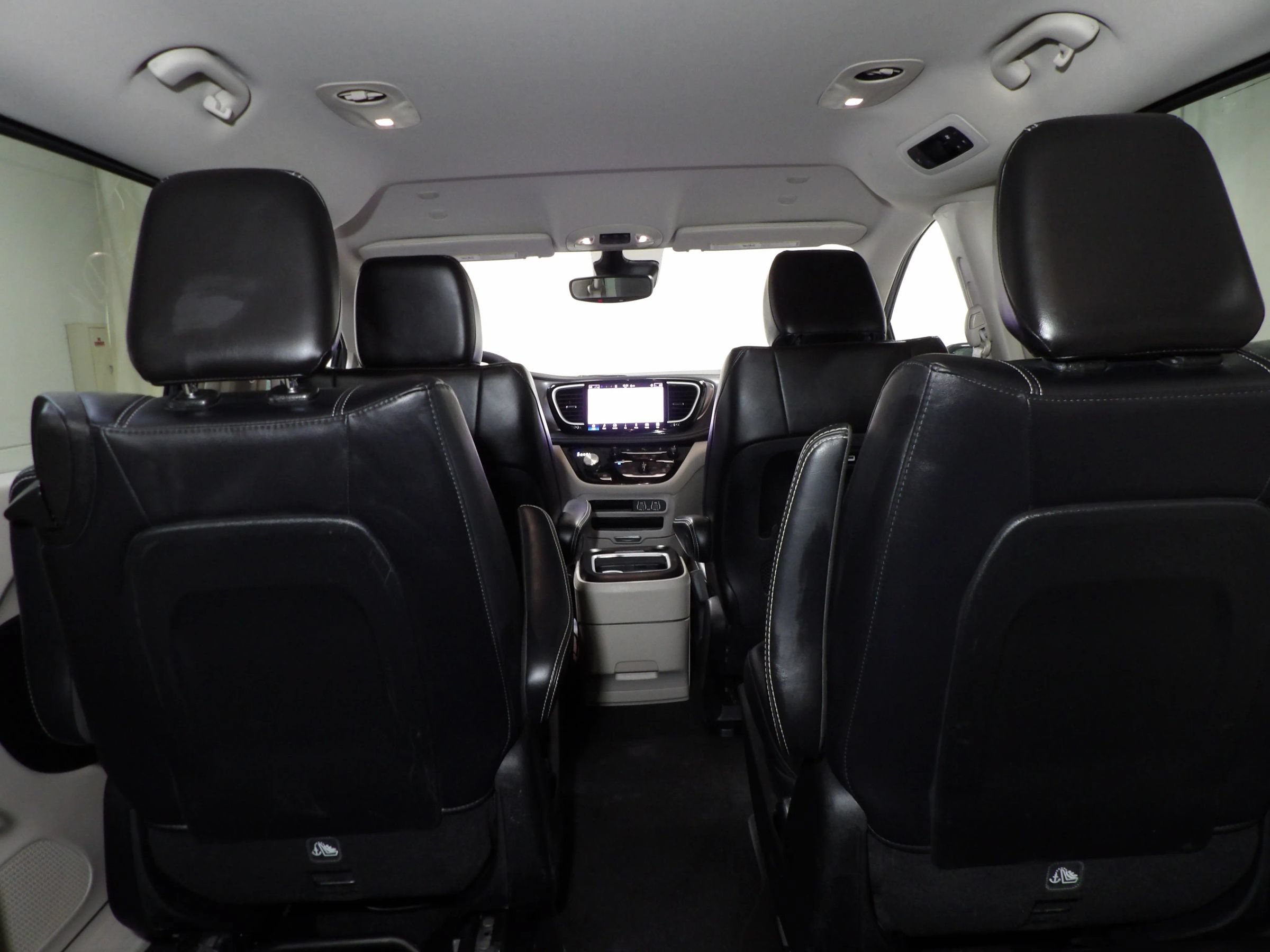 Used 2024 Chrysler Pacifica Limited FWD image 10