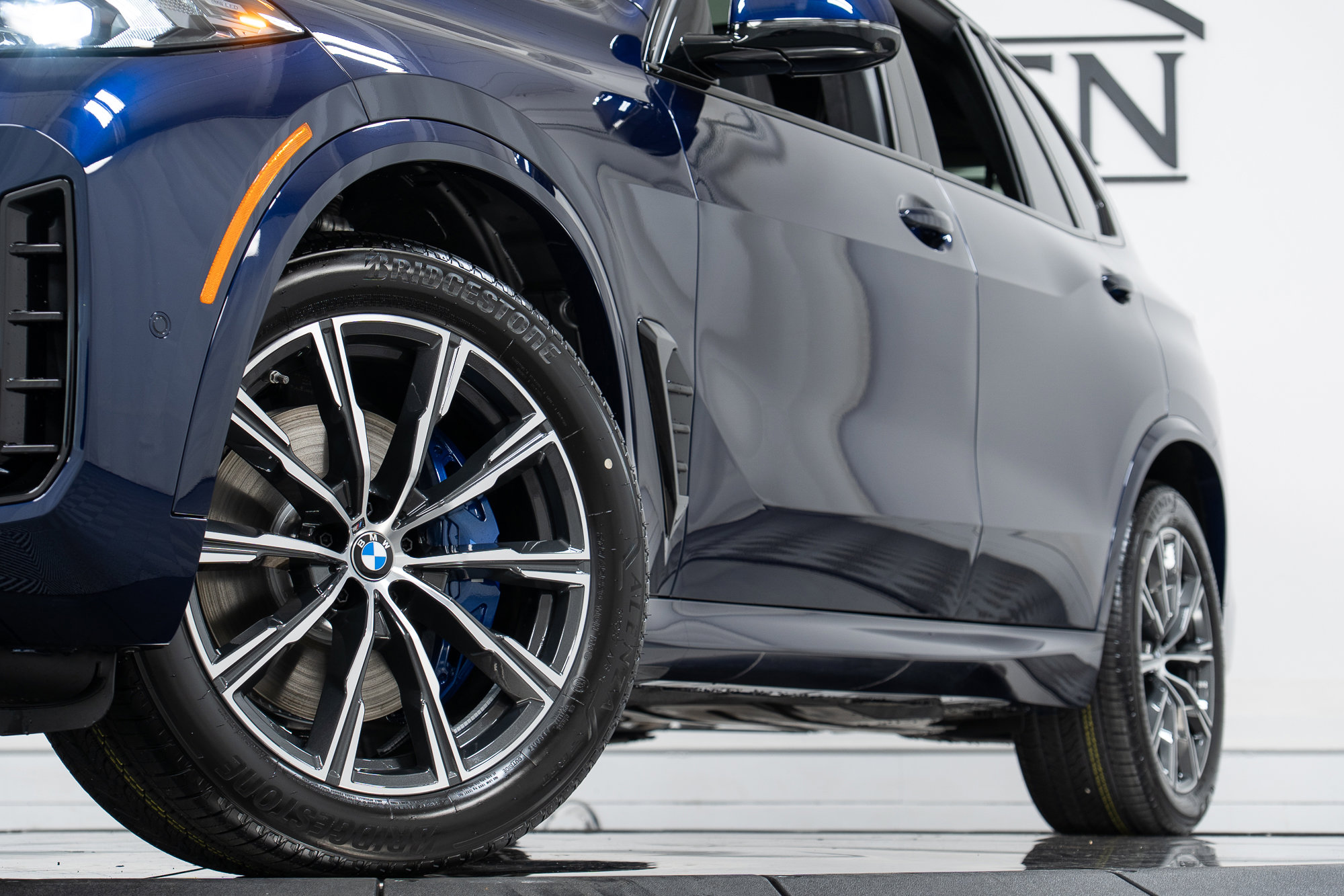 New 2026 BMW X5 xDrive40i w/ M Sport Package image 27