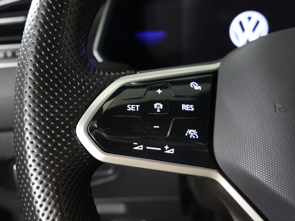 Certified 2023 Volkswagen Tiguan SE R-Line AWD/4WD image 43