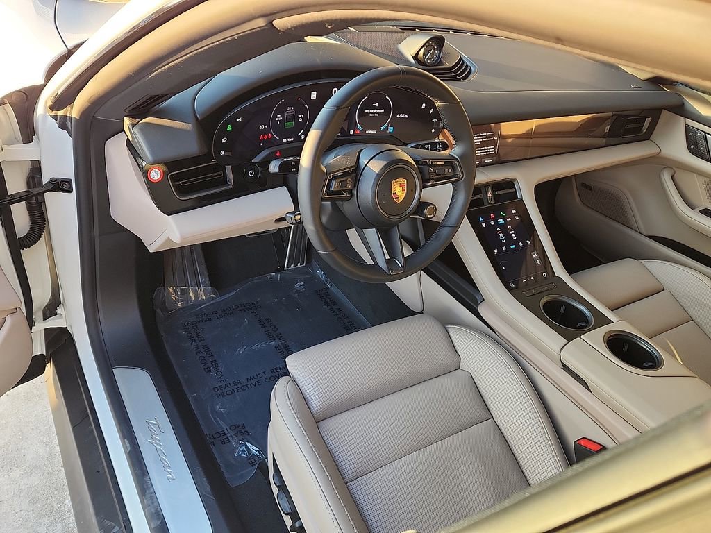 Used 2025 Porsche Taycan image 4