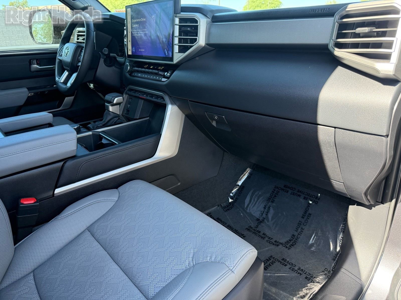 Used 2025 Toyota Tundra Limited AWD/4WD image 29