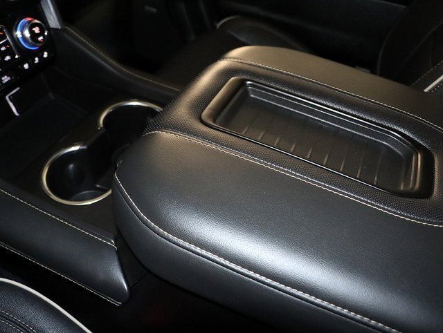 Used 2023 GMC Yukon XL SLT w/ SLT Premium Package image 24